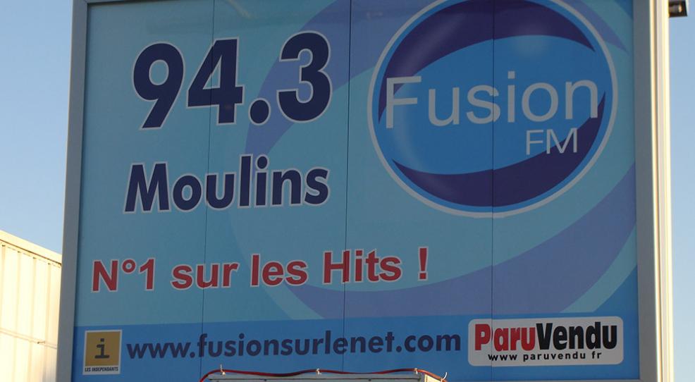 4x3 panneau publictaire fusion fm