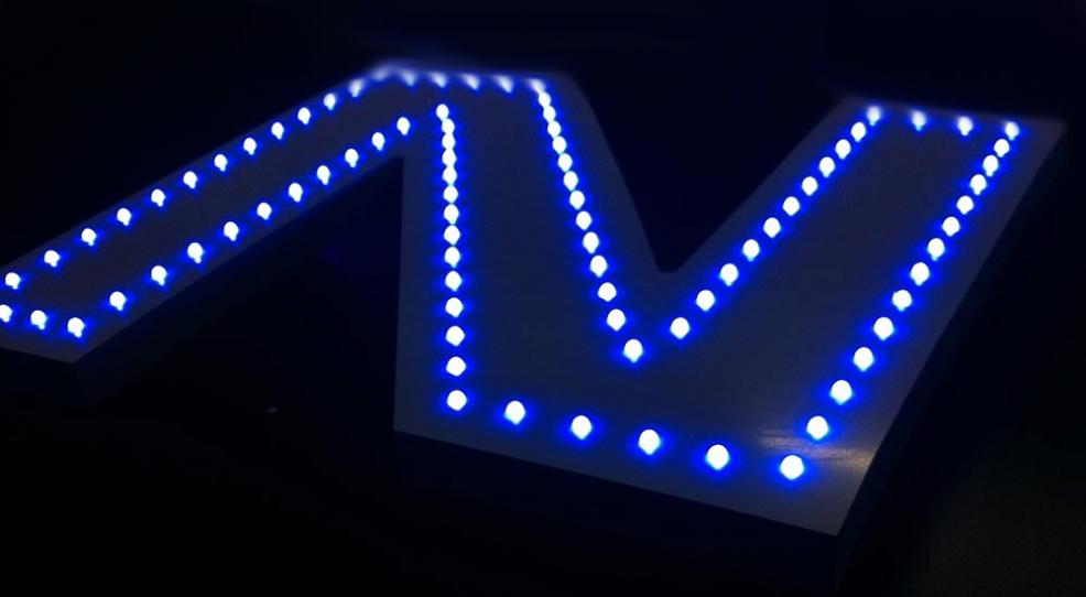 lettres boîtiers PVC à led  apparentes 8