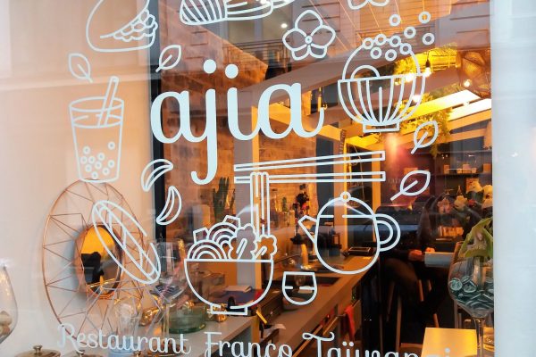 signarama-france-stickers-lettrages-et-logos-adhesifs-sur-vitrine-5af1a6d12dfa4